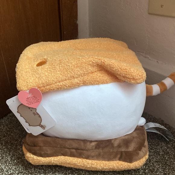 Pusheen S’more Plushie - Picture 2 of 5